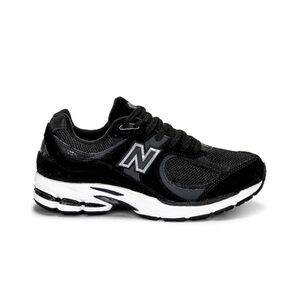 NWOT New Balance Black 2002R Sneakers 7.5